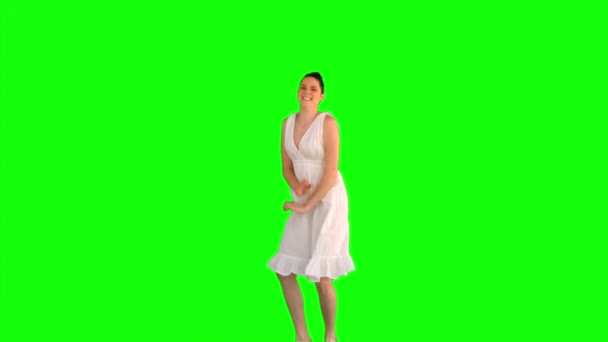 Energisk modell i vit klänning hoppning — Stockvideo