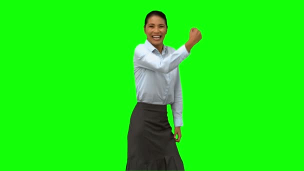 Wesoły Kobieta wskazując na zielony ekran — Wideo stockowe