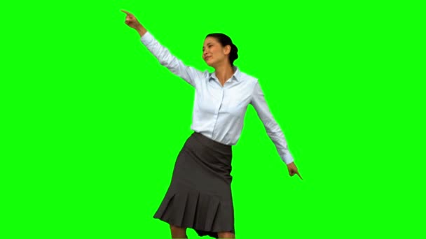 Cheerful businesswoman disco dancing on green screen — Stock Video