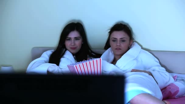 Young women watching television together — Stock Video