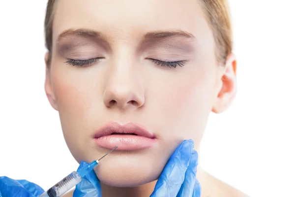 Spokojnej ładny model o botox wstrzykiwań na ustach — Zdjęcie stockowe