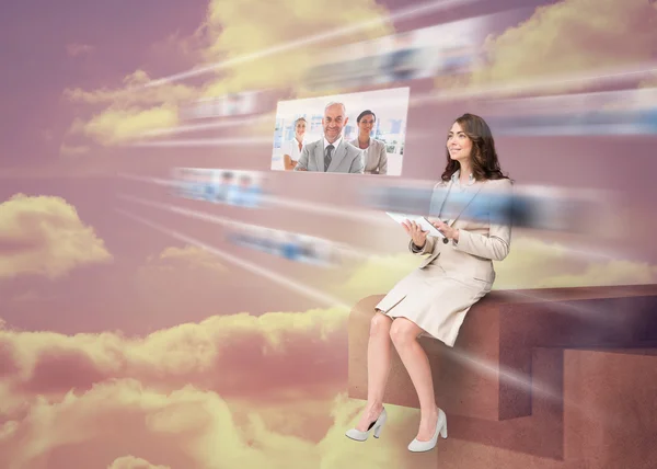 Bastante mujer de negocios utilizando interfaz futurista —  Fotos de Stock