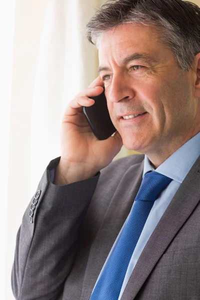 Serious man calling someone with his mobile phone — Stock Photo, Image