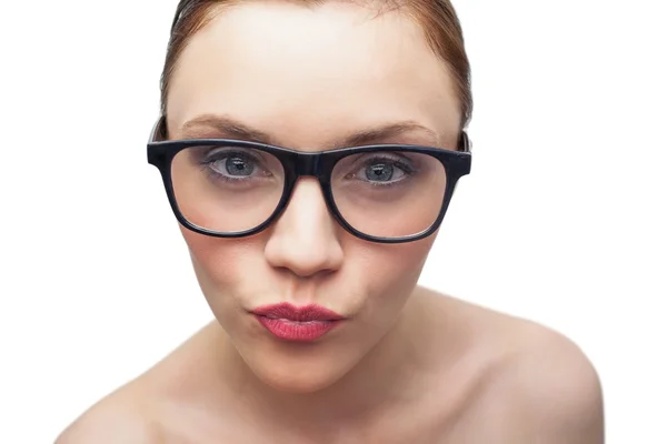 上品な眼鏡をかけている若いモデル — ストック写真