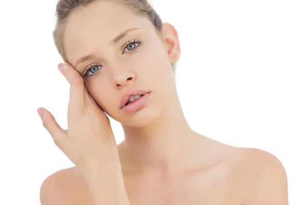 Natural brunette model posing looking at camera — Stock Photo, Image