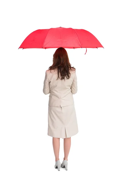 Femme d'affaires debout derrière la caméra tenant parapluie rouge — Photo