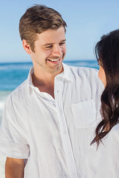Muž se usmívá na partnera — Stock fotografie