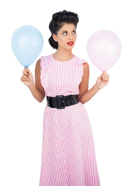 Thinking black hair model holding balloons — Stock Photo, Image