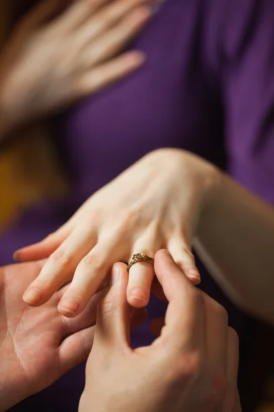 Moved girlfriend being proposed — Stock Photo, Image