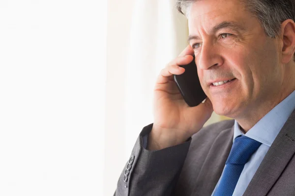 Thoughtful man calling someone with his mobile phone — Stock Photo, Image