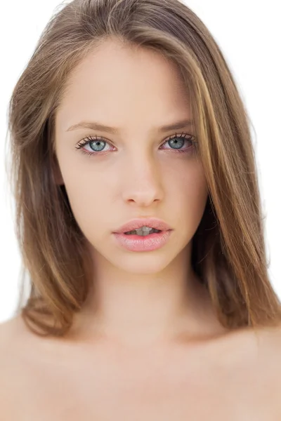 Unsmiling brunette model looking at camera — Stock Photo, Image