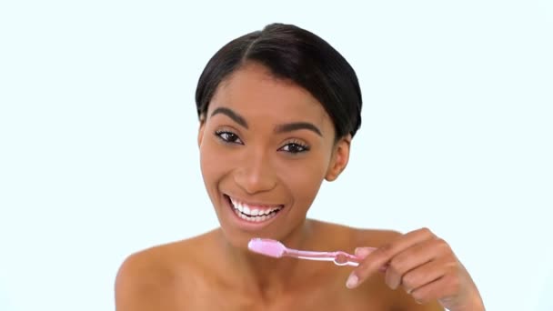 Woman dancing while holding a toothbrush — Stock Video