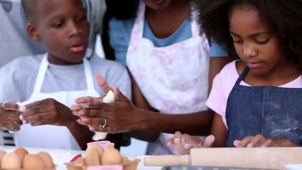 Family making pastry — Stock Video