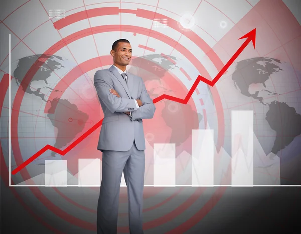 Attraktiva affärsman står framför grafik — Stockfoto
