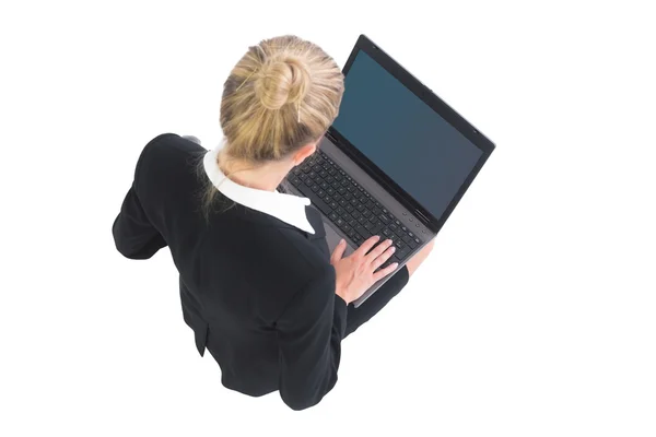 Concentrated young businesswoman sitting on floor using her notebook — Stock Photo, Image