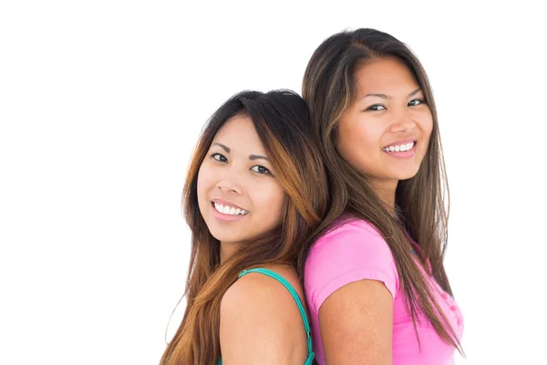 Duas meninas asiáticas posando para a câmera — Fotografia de Stock