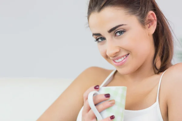 Cheerful young woman holding a cup — Stock Photo, Image