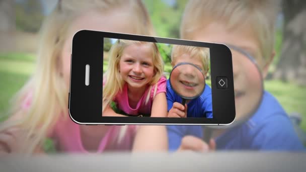 Smartphone displaying family outdoors — Stock Video