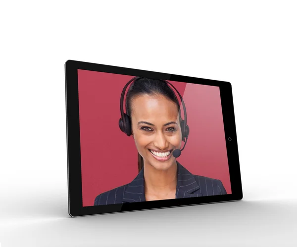 Tablette numérique affichant femme d'affaires souriante — Photo