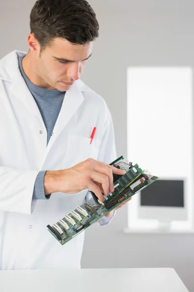Attractive computer engineer holding hardware — Stock Photo, Image
