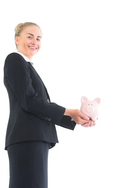 Aantrekkelijke jonge zakenvrouw houden van roze piggy bank — Stockfoto