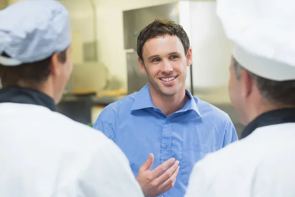 Young smiling manager talking to the staff — Stock Photo, Image
