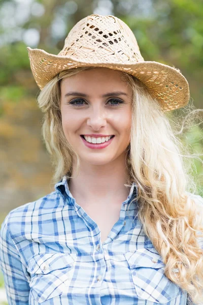 Smiling woman wearing a straw hat — Stock Photo, Image