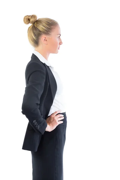 Linda mujer de negocios posando con las manos en las caderas — Foto de Stock