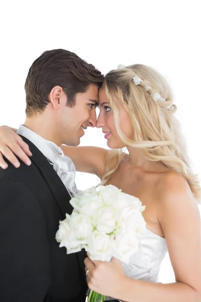 Doce casal olhando um para o outro na cara — Fotografia de Stock