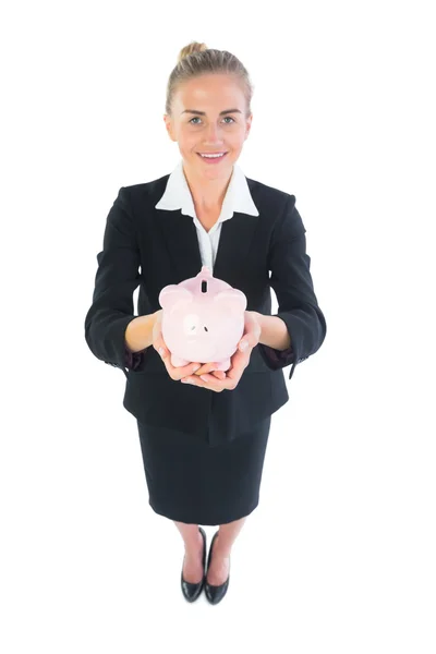 Blick aus der Vogelperspektive auf attraktive Geschäftsfrau mit Sparschwein — Stockfoto