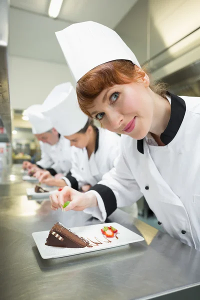 Happy chef süsleme tatlı tabağı — Stok fotoğraf