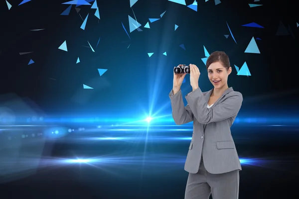 Businesswoman posing with binoculars — Stock Photo, Image