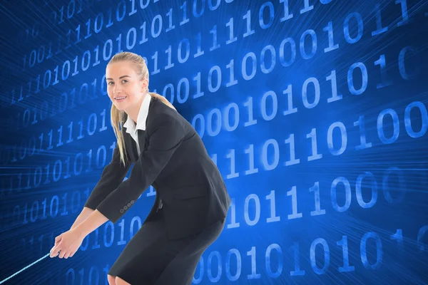 Imagen compuesta de una mujer de negocios tirando de una cuerda — Foto de Stock