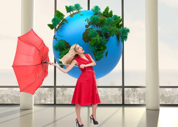 Elegante blonde bedrijf paraplu — Stockfoto