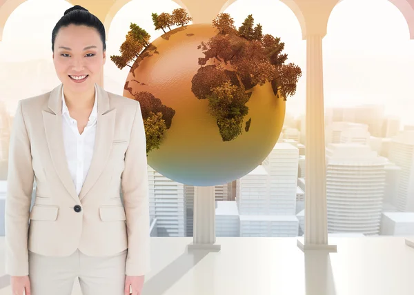 Samengestelde afbeelding van Aziatische Glimlachende zakenvrouw — Stockfoto