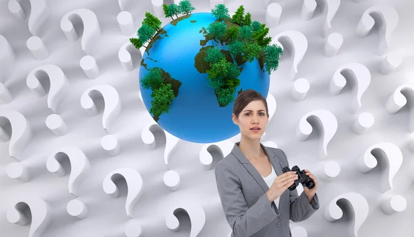 Curious young businesswoman posing with binoculars — Stock Photo, Image