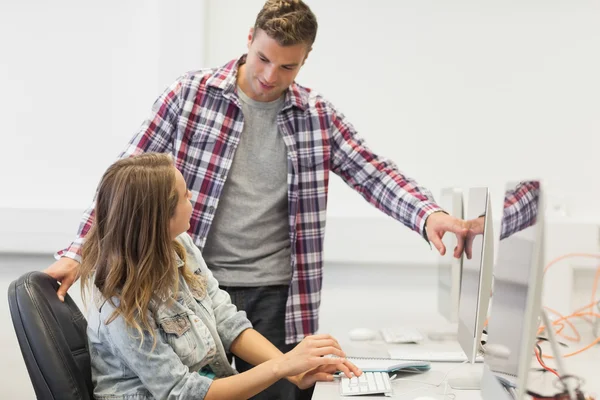 Two happy students working on computer — Stock Photo, Image