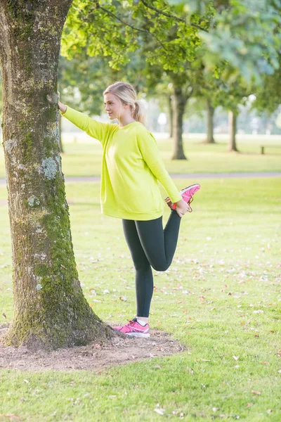 Fit pretty blonde stretching leg — Stock Photo, Image