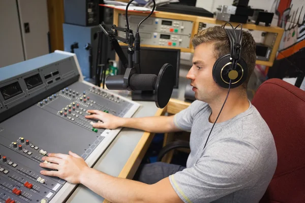 Handsome focused radio host moderating — Stock Photo, Image