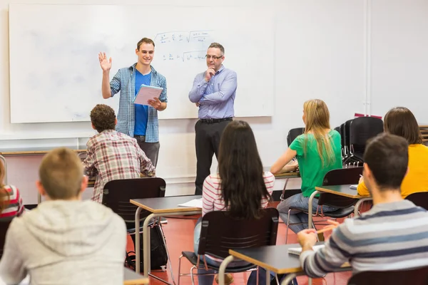 Teacher with students in the classroom — Stock Photo, Image