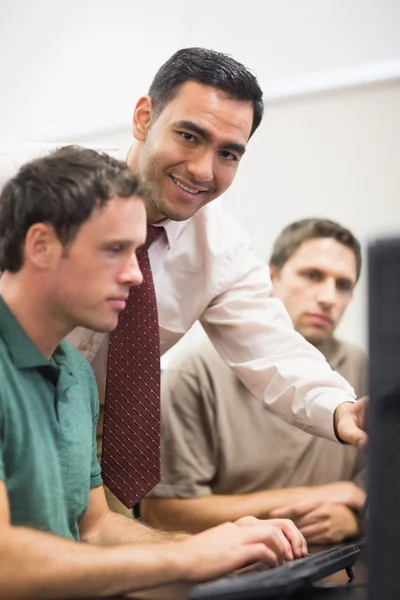 Teacher and mature student in computer room — Stock Photo, Image