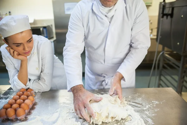 Head chef kneading dough — Stock Photo, Image