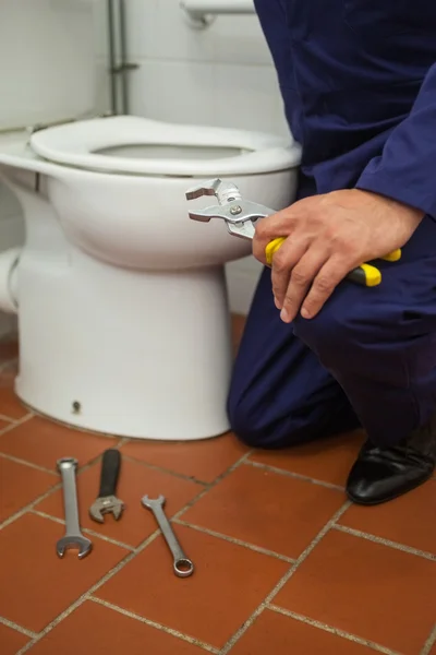 Close up of plumber holding pliers — Stock Photo, Image