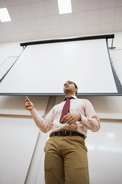 Male teacher with projection screen in the lecture hall — Stock Photo, Image