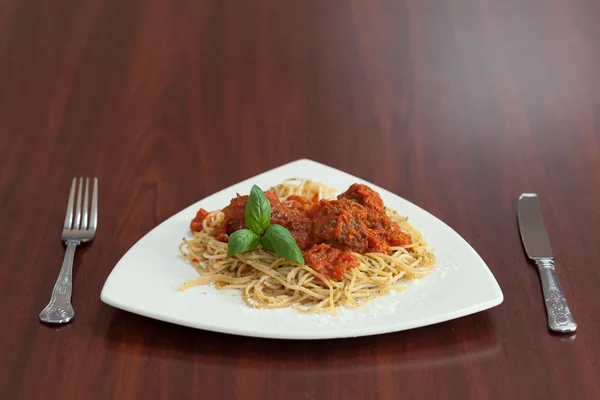 Widok z przodu spaghetti i klopsiki — Zdjęcie stockowe
