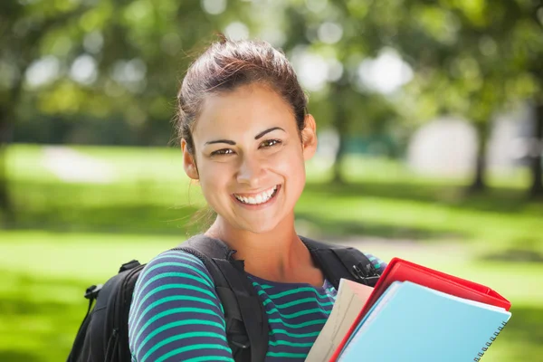 Estudiante alegre casual sosteniendo libros — Foto de Stock