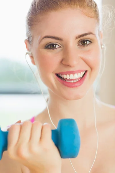 Close up portrait of a fit woman exercising with dumbbells — Stock Photo, Image