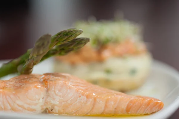 Close up of salmon dish with asparagus — Stock Photo, Image