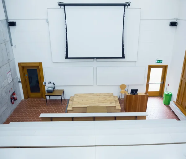 Projection screen in the lecture hall — Stock Photo, Image