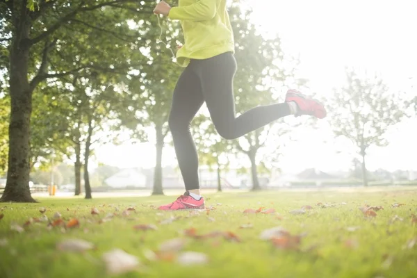 Mulher ativa jogging — Fotografia de Stock